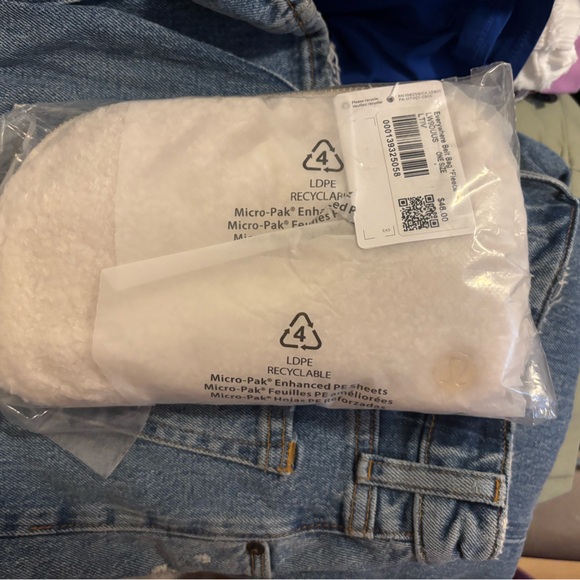 Lululemon Sherpa belt bag NWT - Picture 5 of 5